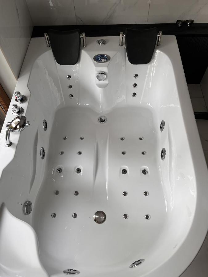 Jacuzzi Rakowicka Top Apartments Krakow Exterior photo